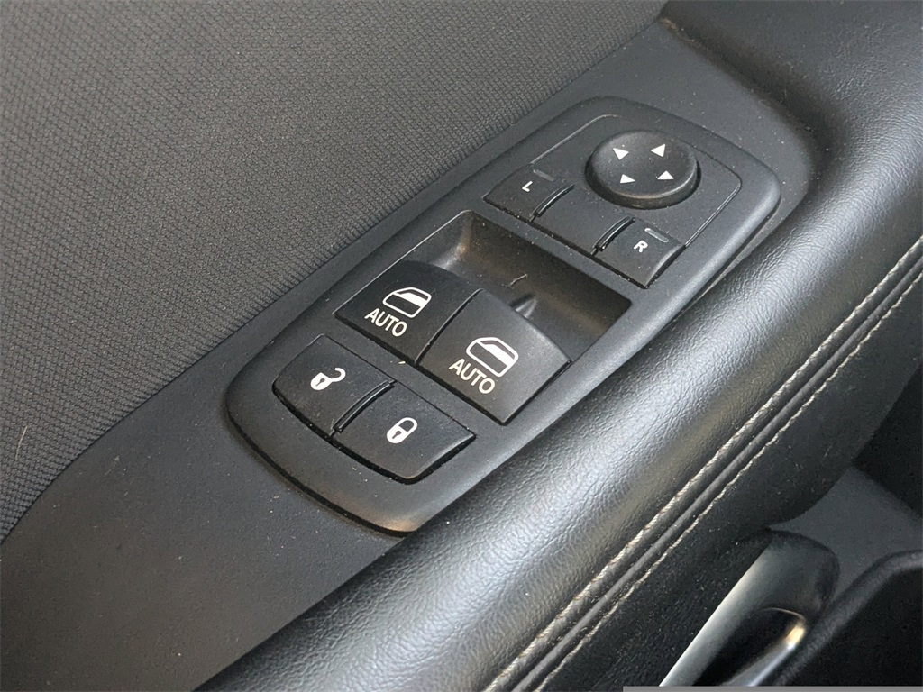 2016 Dodge Challenger SXT photo 18
