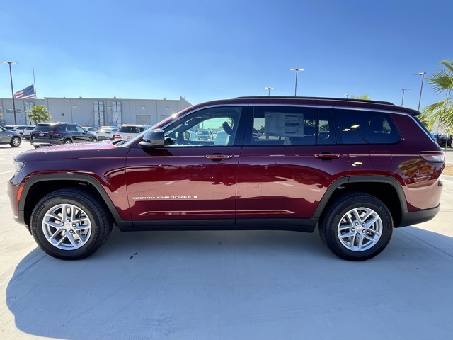 2025 Jeep Grand Cherokee Laredo X photo 2