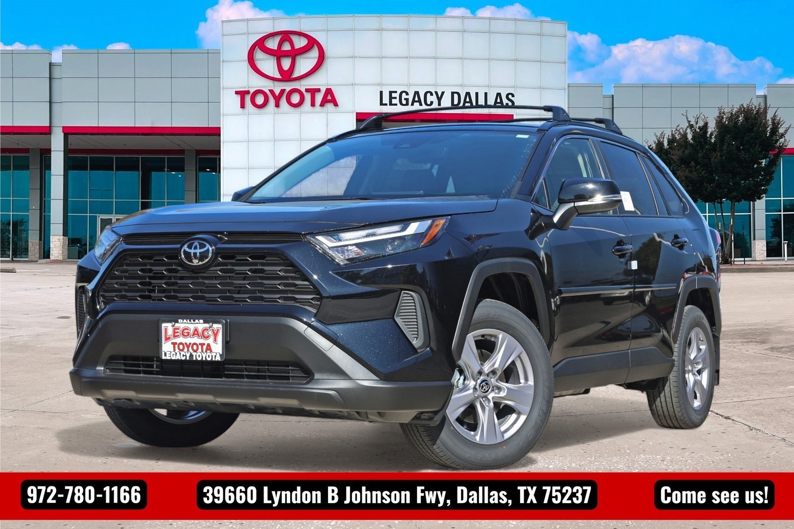 2025 Toyota RAV4 XLE's photo