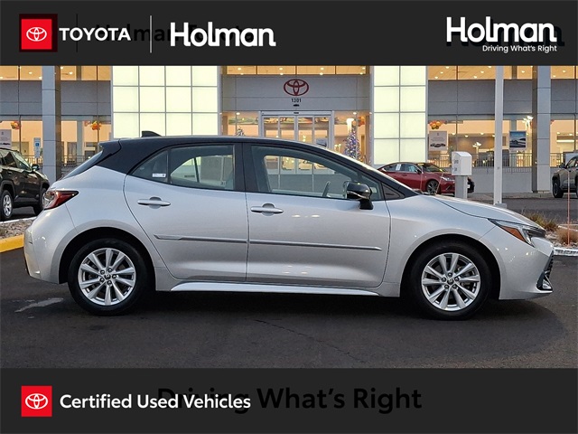 2023 Toyota Corolla Hatchback SE's photo