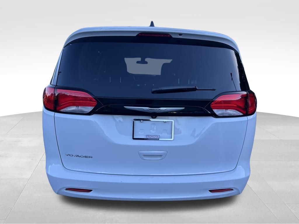 2022 Chrysler Voyager LX photo 4