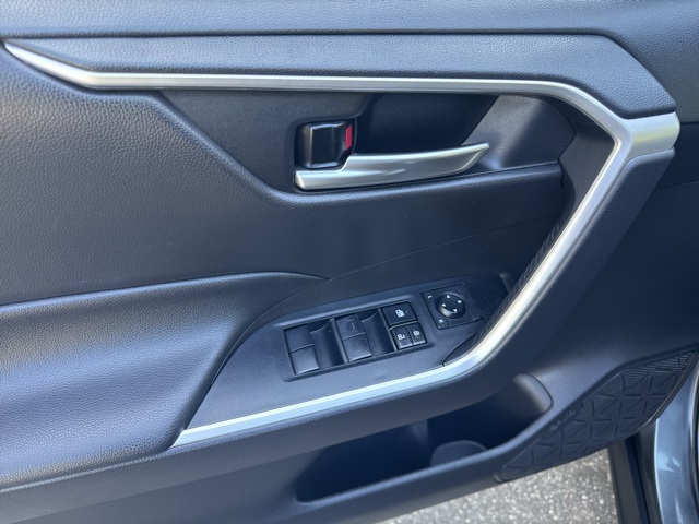 2021 Toyota RAV4 XLE photo 21