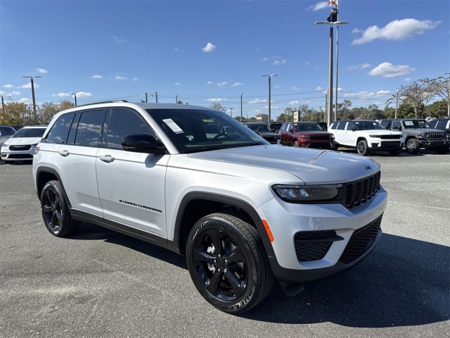 2025 Jeep Grand Cherokee Altitude's photo