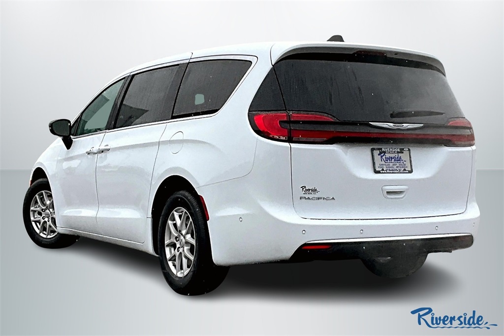 2025 Chrysler Pacifica photo 3