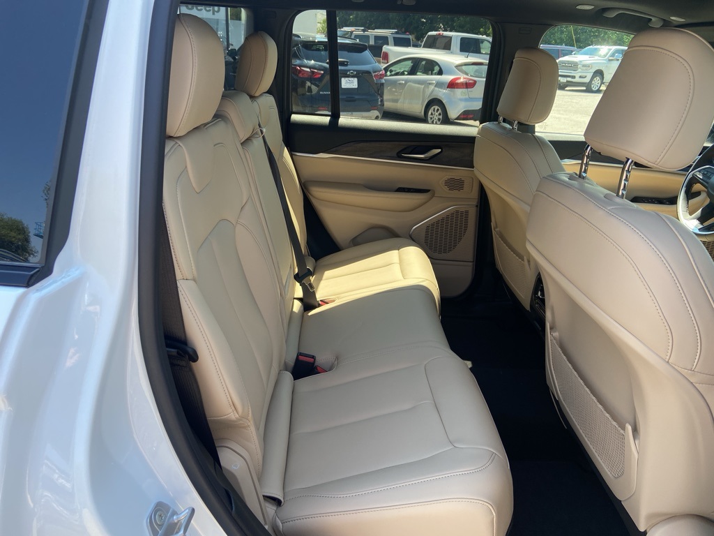 2025 Jeep Grand Cherokee Limited photo 9