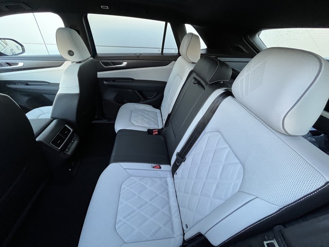 2025 Volkswagen Atlas Cross Sport SEL Premium R-Line photo 3