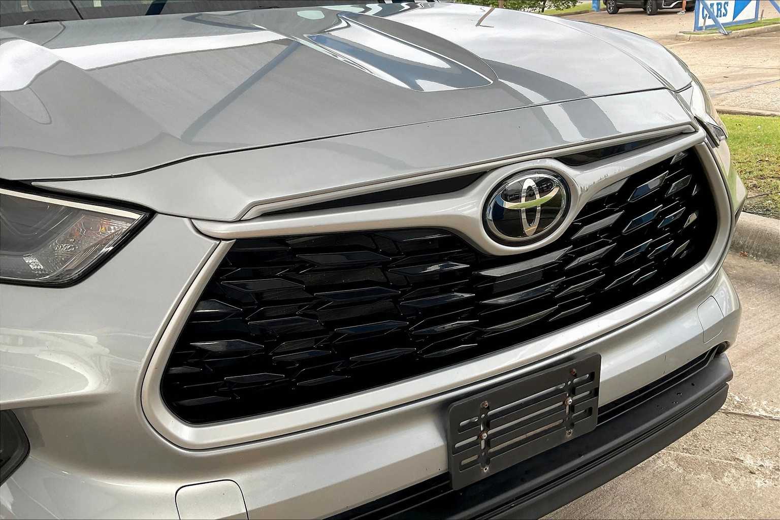 2022 Toyota Highlander XLE photo 26