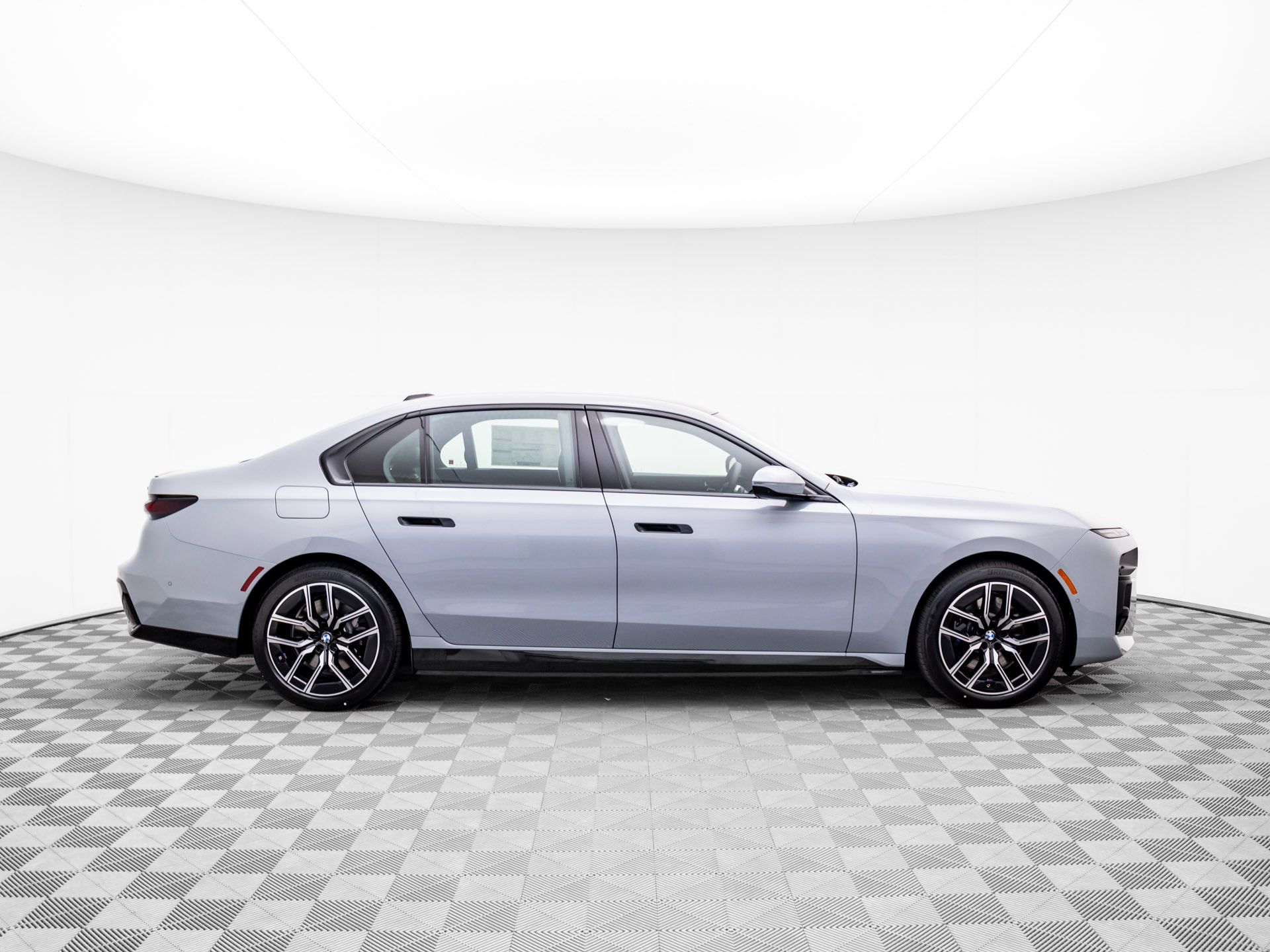 New 2025 Brooklyn Grey Metallic BMW 750e xDrive image 7