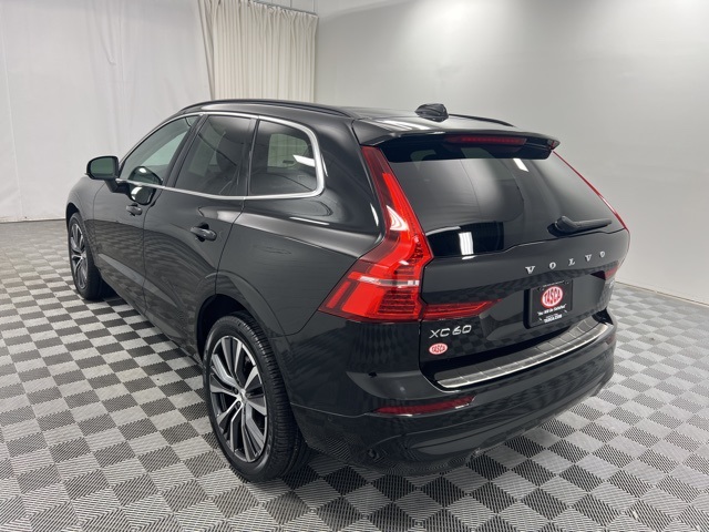 2022 Volvo XC60 B5 Momentum photo 6