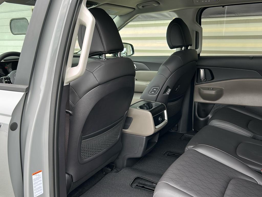 2026 Kia Carnival EX photo 8