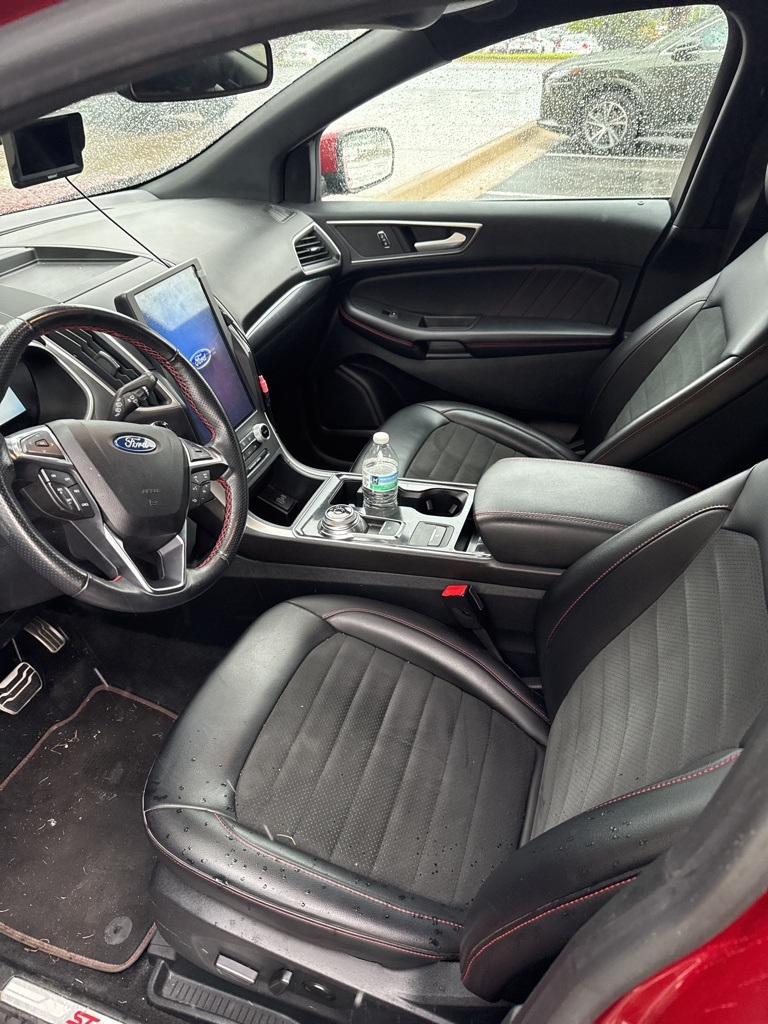2021 Ford Edge ST photo 4