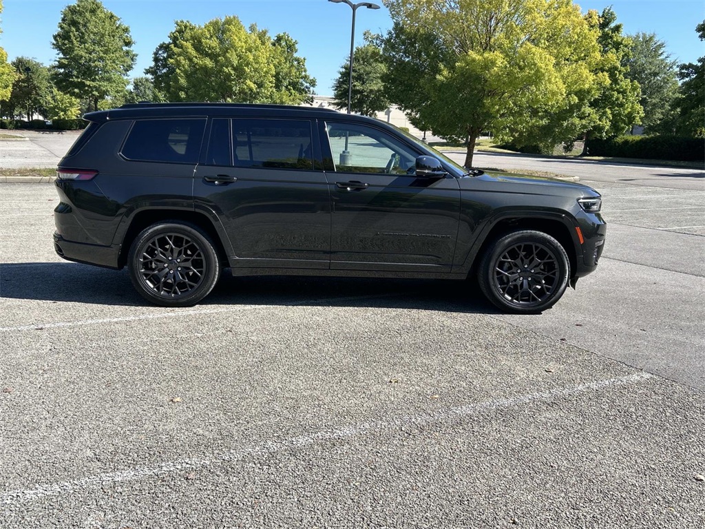 2024 Jeep Grand Cherokee L Summit Reserve photo 3