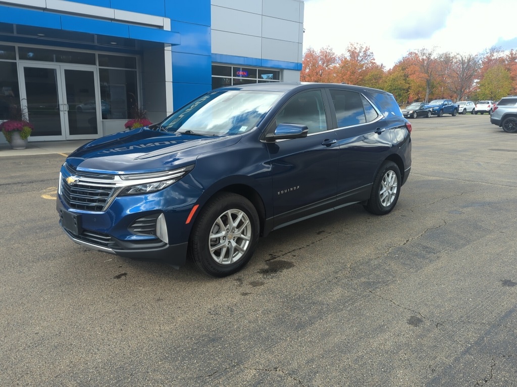 2022 Chevrolet Equinox LT photo 2