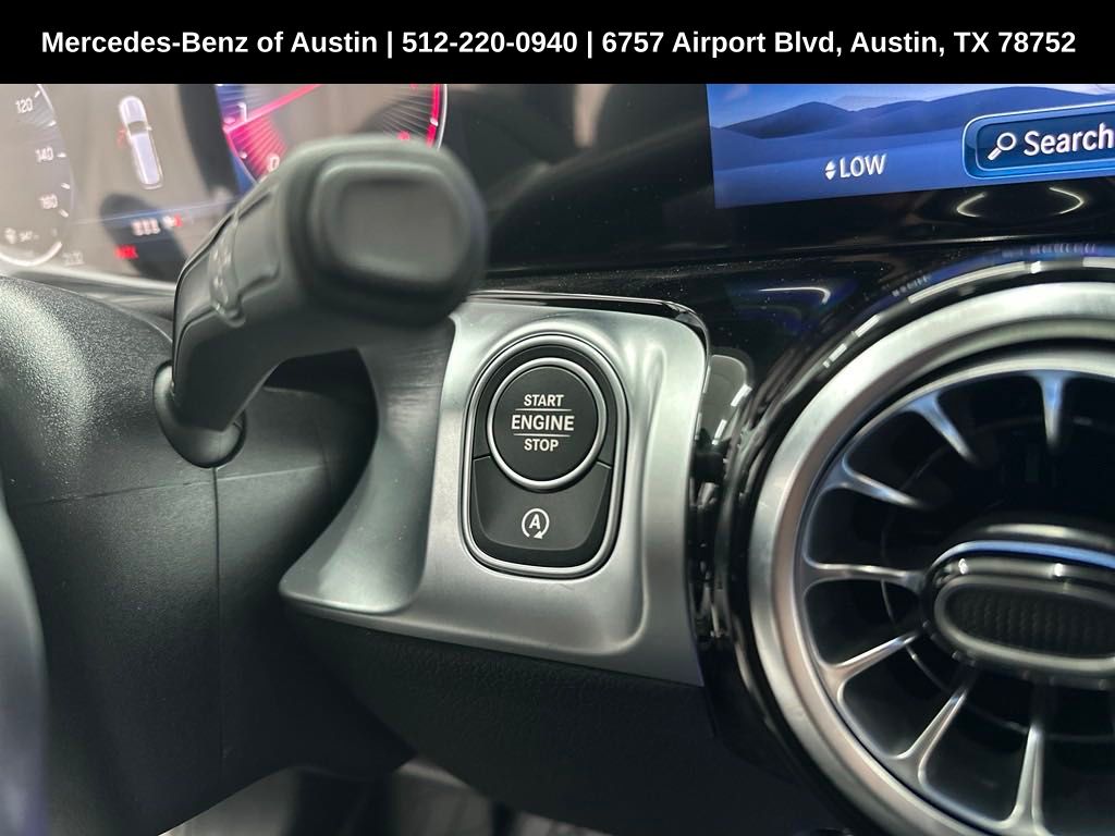 2024 Mercedes Benz GLB 250 photo 25