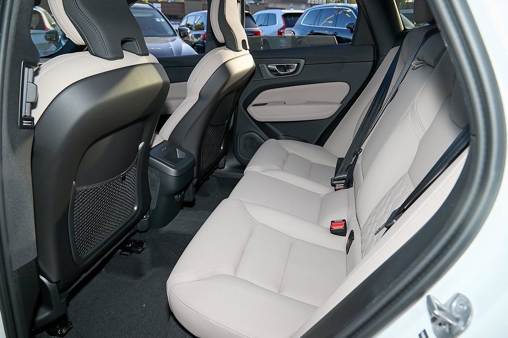 2026 VOLVO XC60 - Image 18