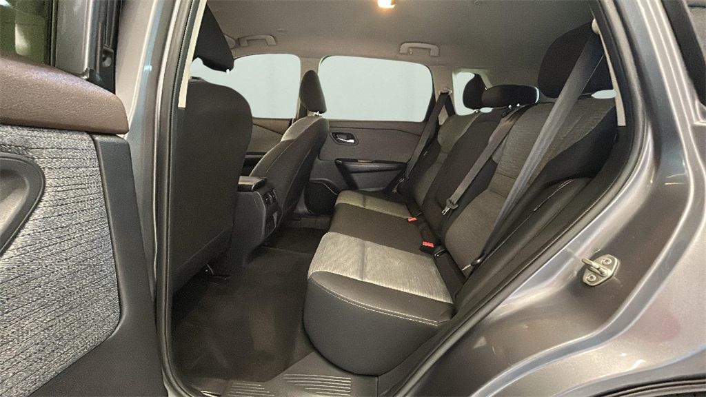 2023 Nissan Rogue SV photo 13