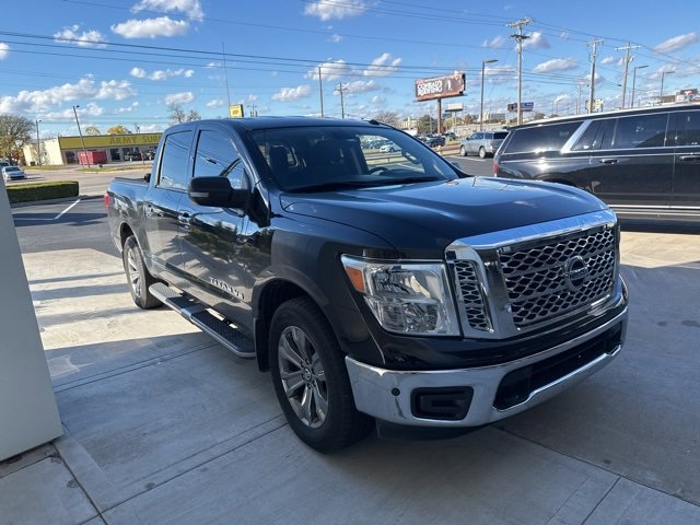 2019 Nissan Titan SV photo 3