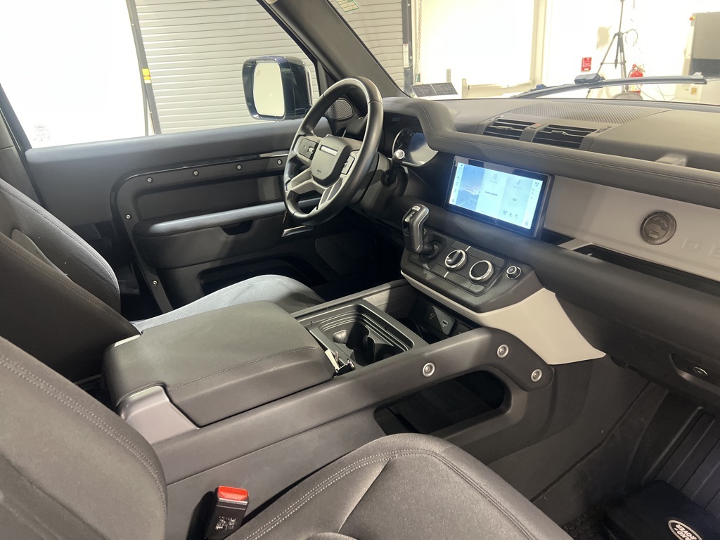 2021 Land Rover Defender 90 Standard photo 17