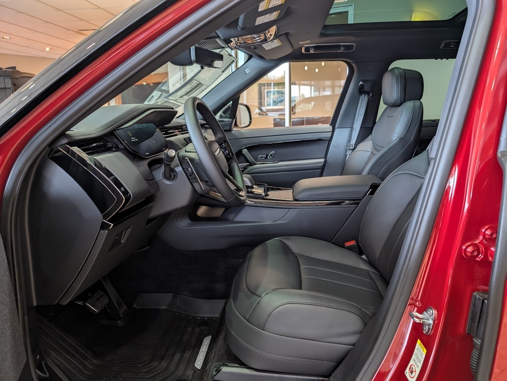 2025 Land Rover Range Rover Sport SE photo 10