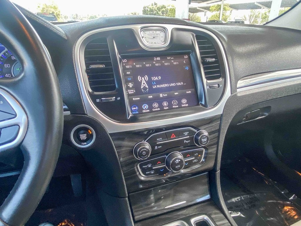 2021 Chrysler 300 Touring photo 20