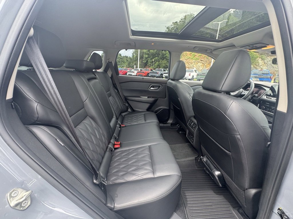 2023 Nissan Rogue Platinum photo 11