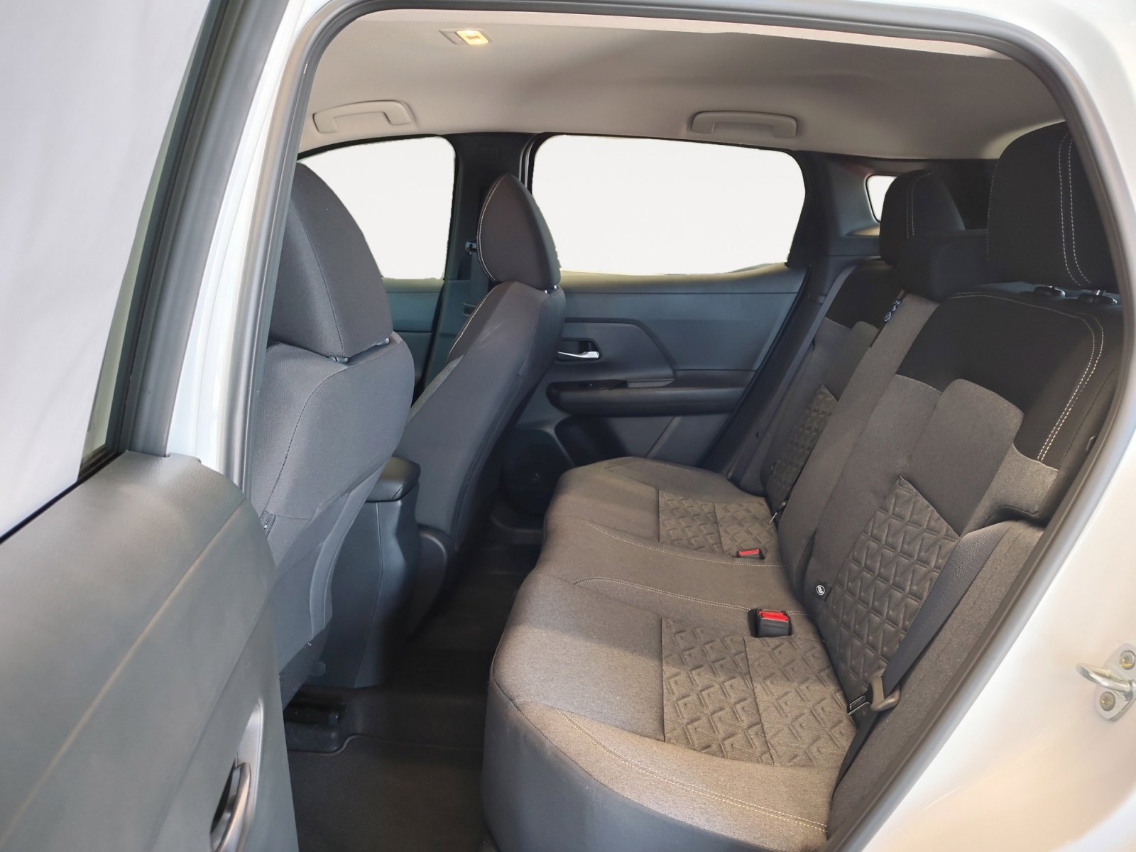 2026 Nissan Kicks SV photo 16