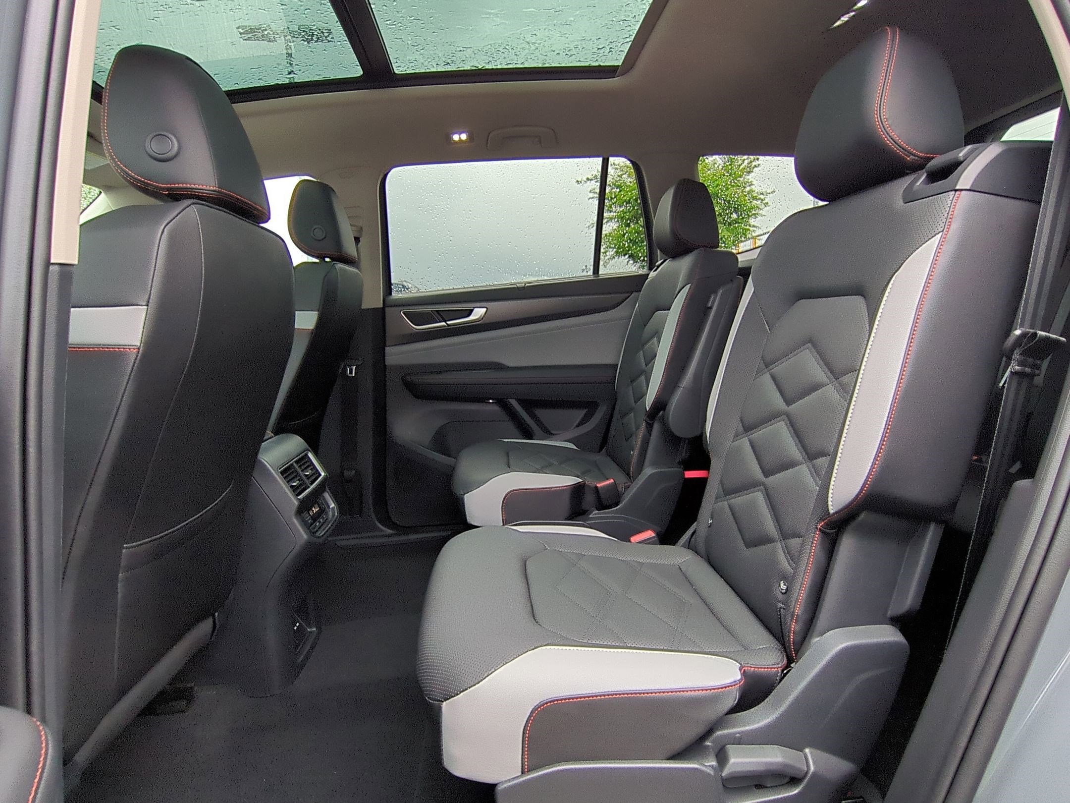 2025 Volkswagen Atlas Peak Edition SE photo 14