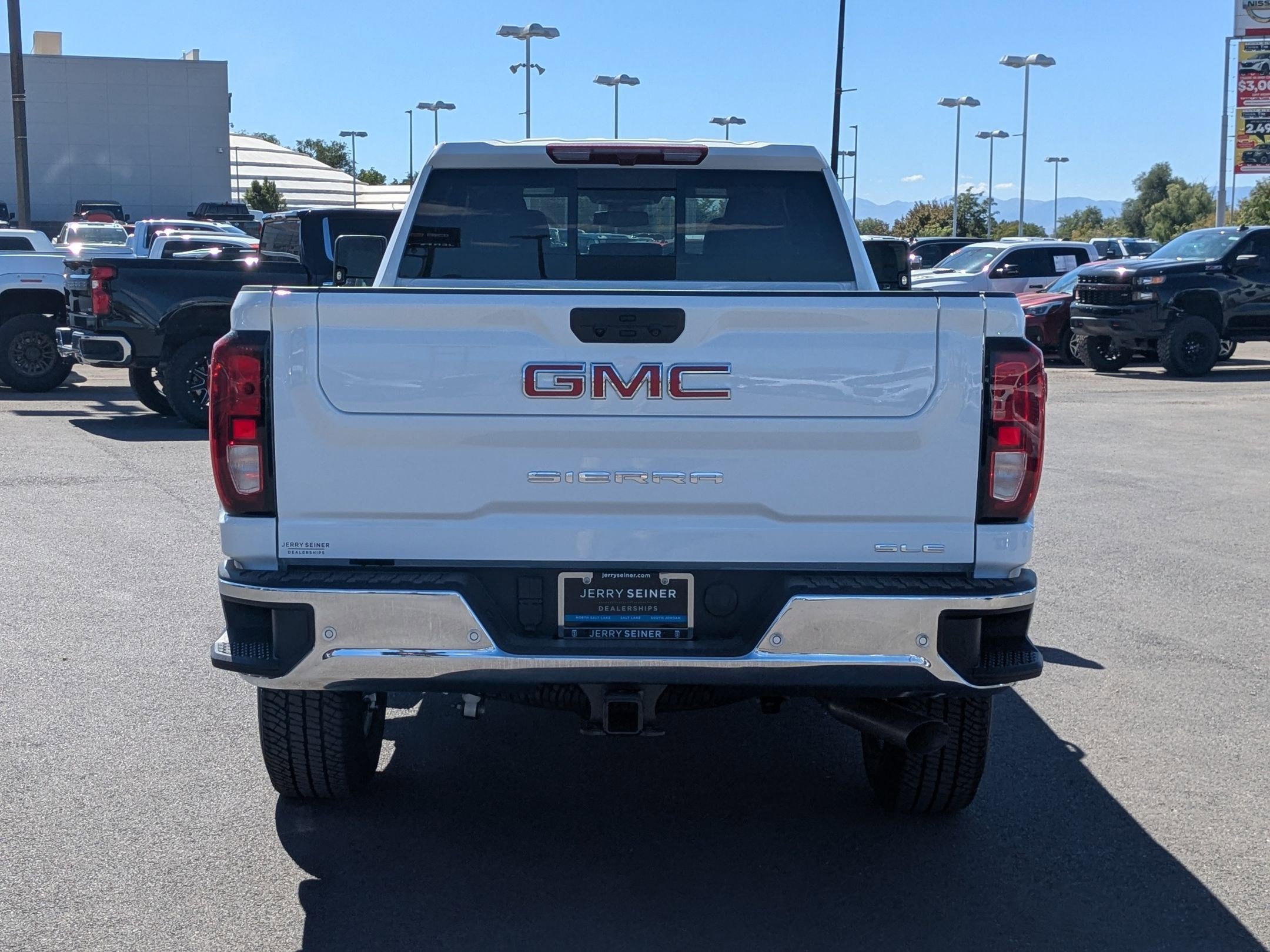 2026 Gmc Sierra 2500 HD SLE photo 3