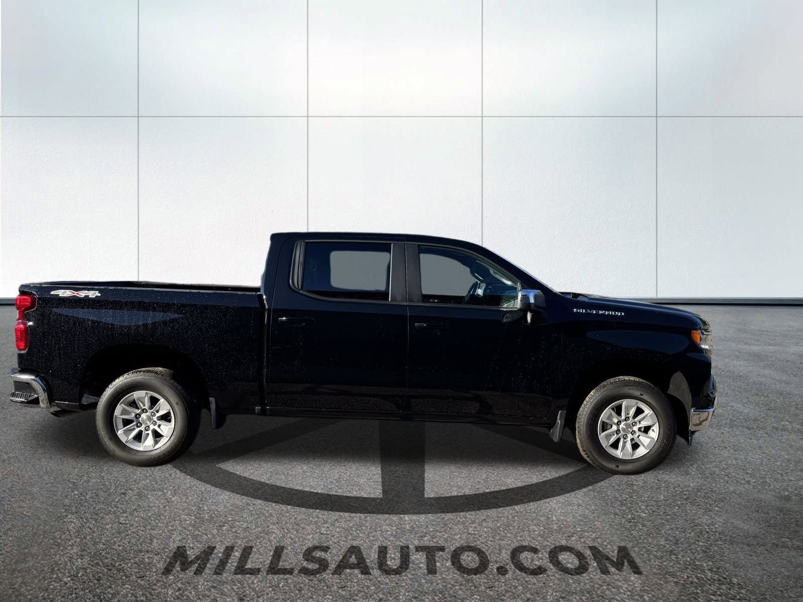 2025 Chevrolet Silverado 1500 LT photo 3