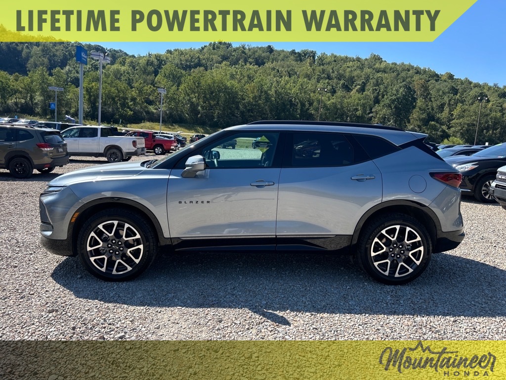 2025 Chevrolet Blazer RS photo 2