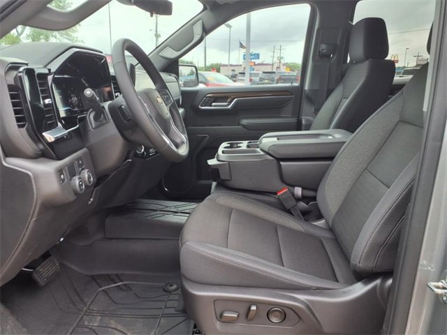 2025 Chevrolet Silverado 1500 LT photo 12
