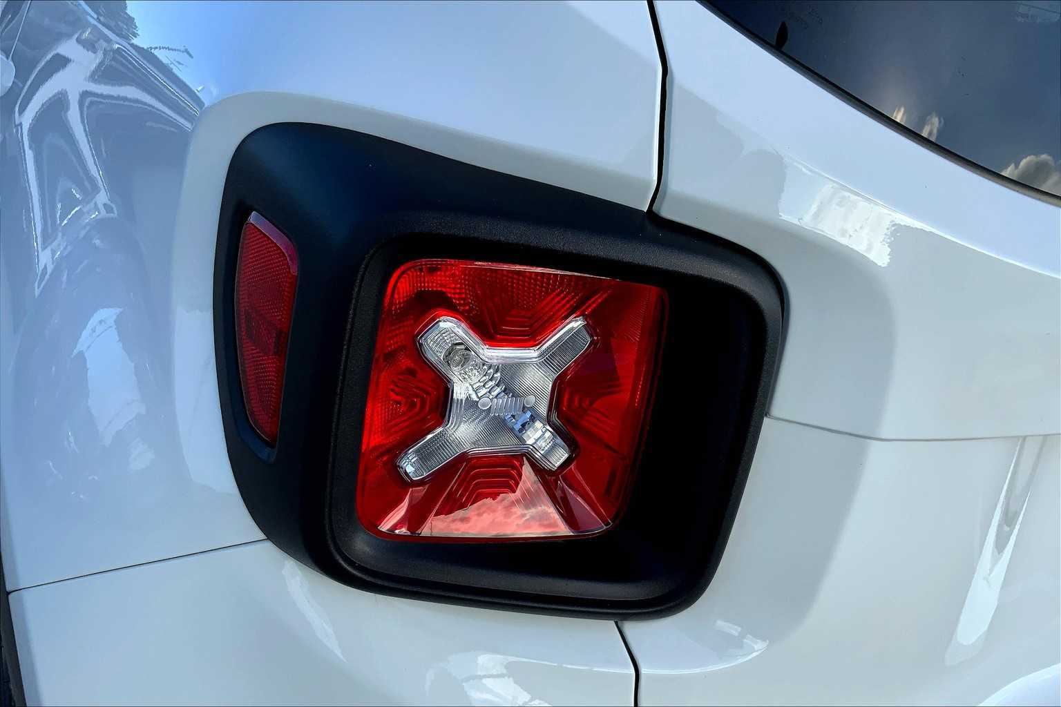 2022 Jeep Renegade Altitude photo 24
