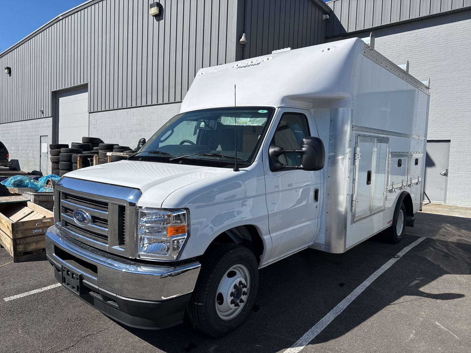 2025 Ford E-350 Base photo 3