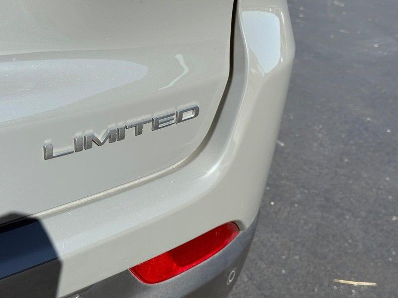 2022 Jeep Compass Limited photo 3