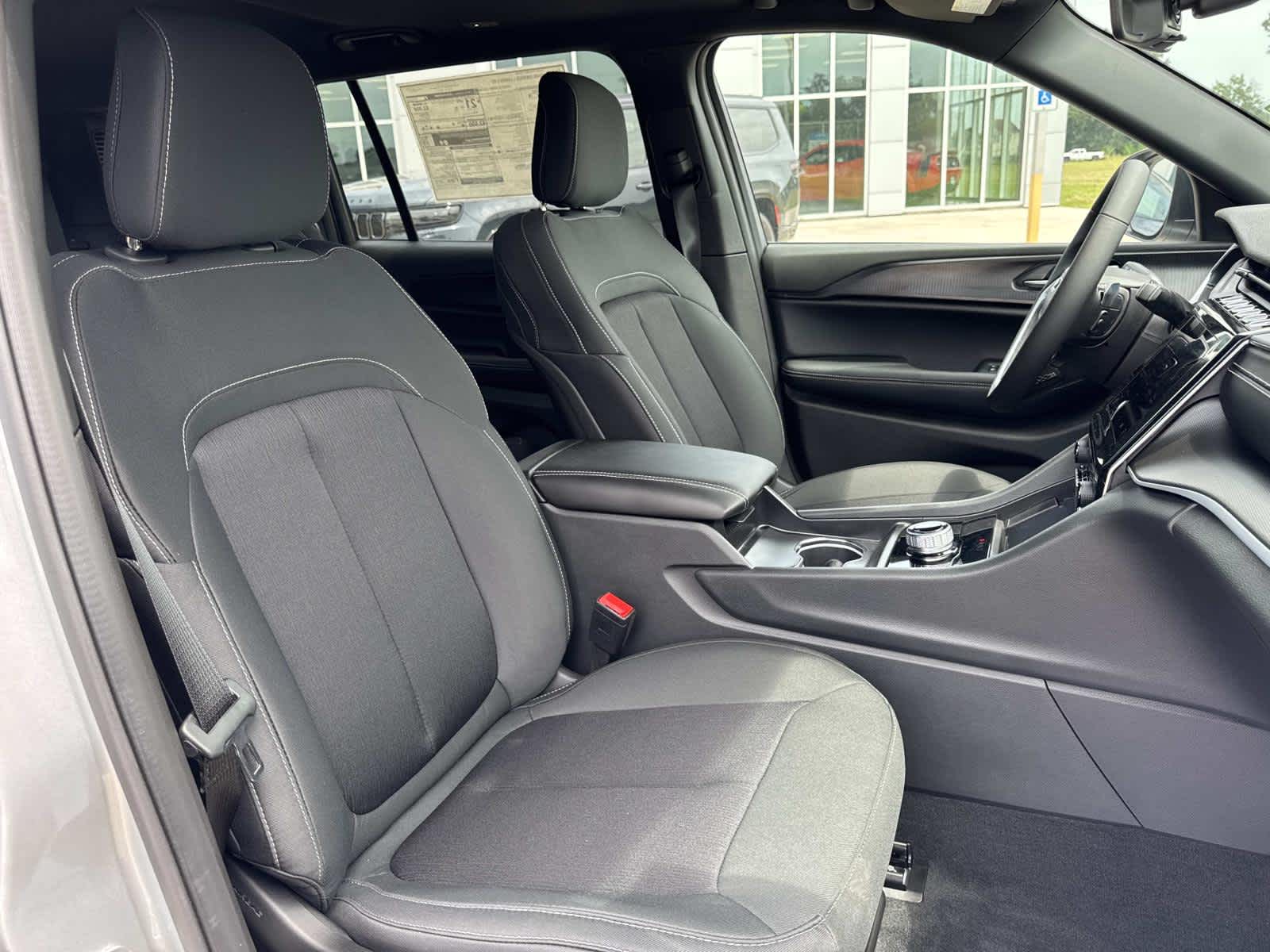 2025 Jeep Grand Cherokee Laredo X photo 20