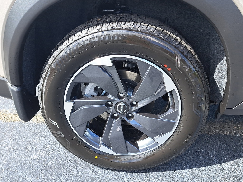 2026 Nissan Rogue SV photo 8
