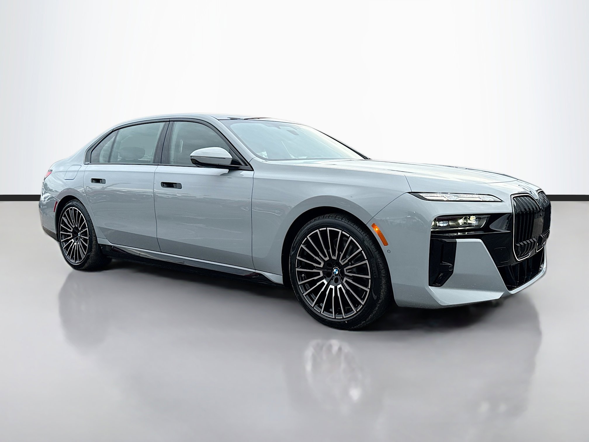 2026 BMW 7 Series 750e's photo