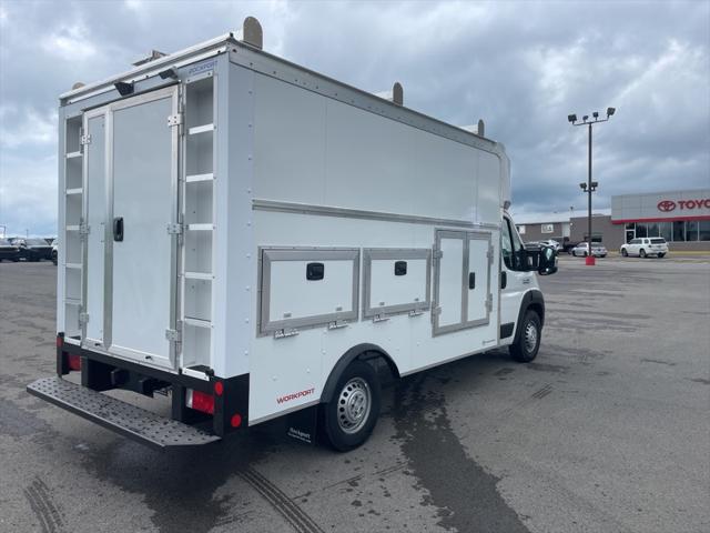 2024 Ram 3500 Cutaway photo 3