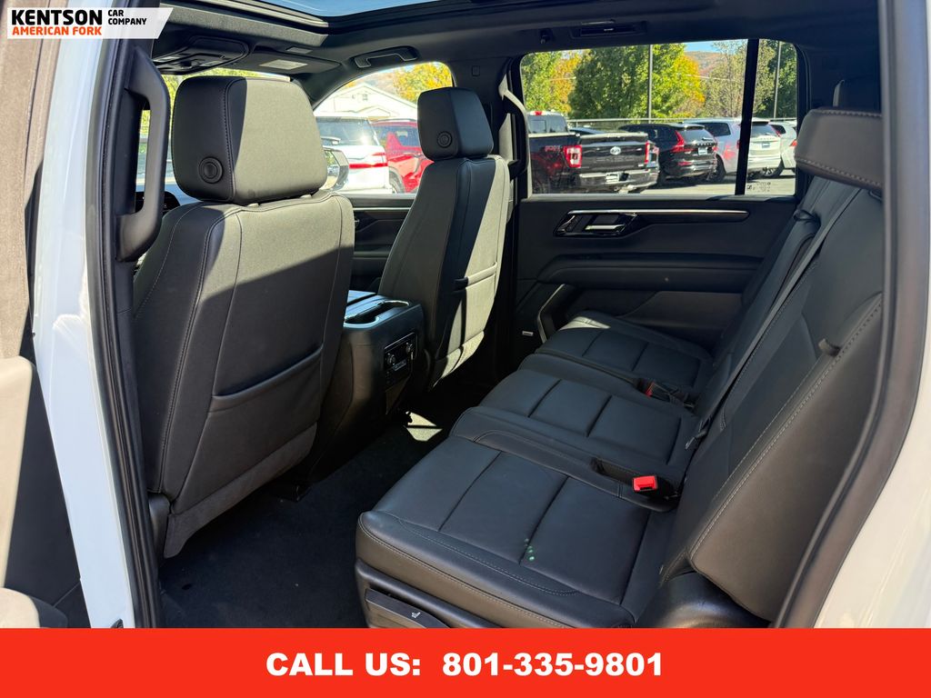 2025 Chevrolet Suburban LT photo 33