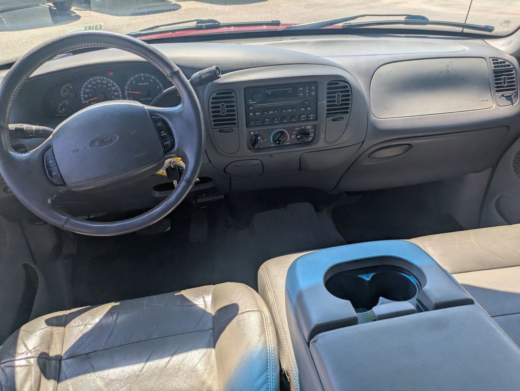 2002 Ford F-150 XLT photo 18