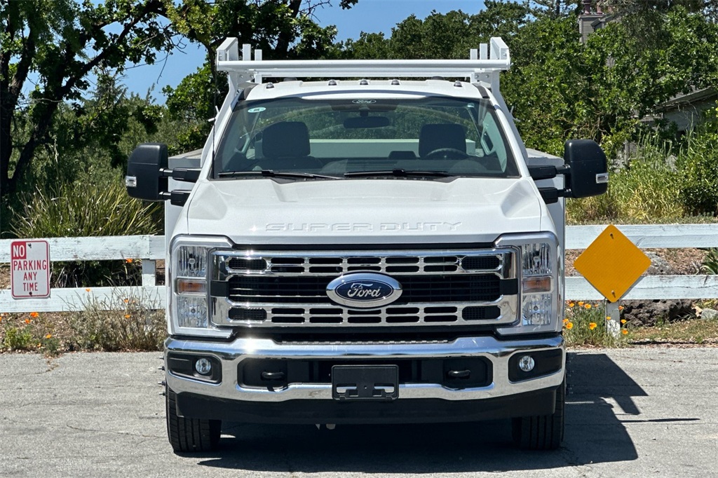 2025 Ford F-350 photo 9