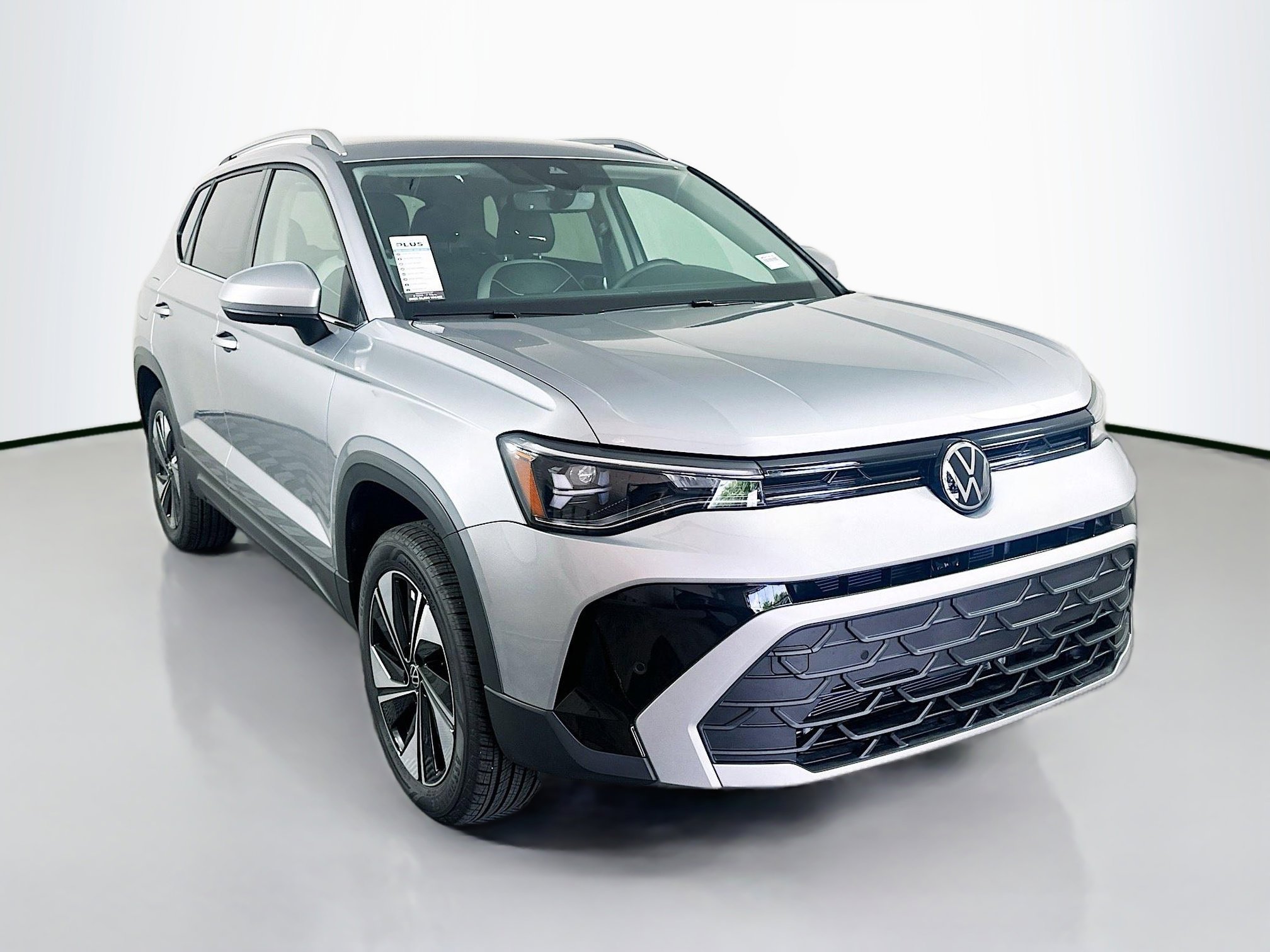 2025 Volkswagen Taos SE photo 3
