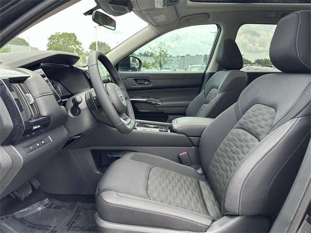 2025 Nissan Pathfinder SV photo 16