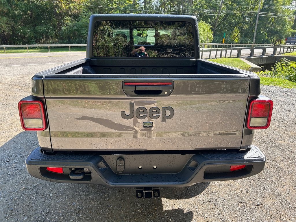 2025 Jeep Gladiator Sport photo 4