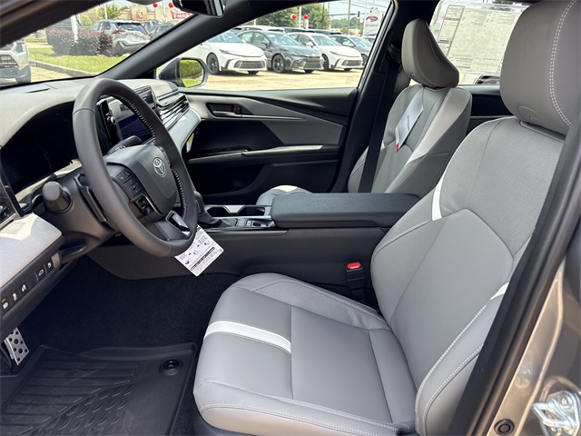 2025 Toyota Camry SE photo 8