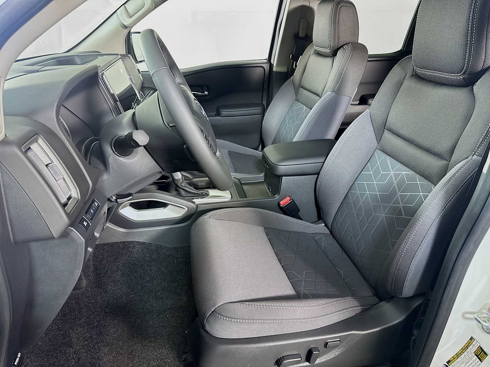 2025 Nissan Frontier SV photo 17
