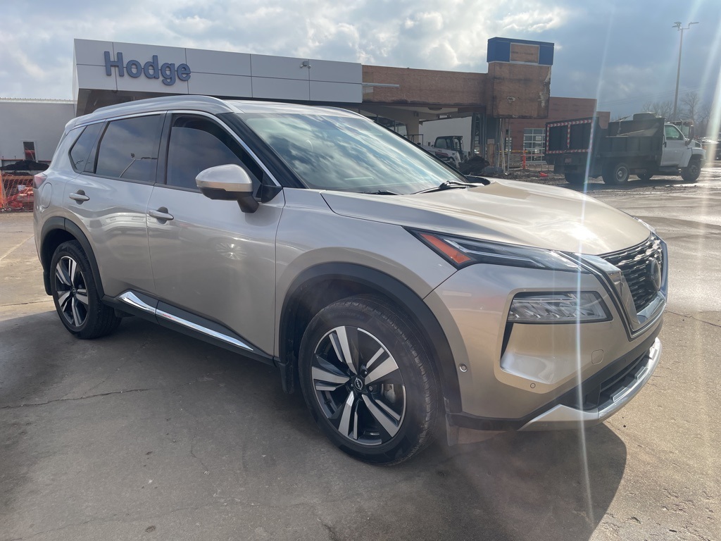 2023 Nissan Rogue Platinum's photo