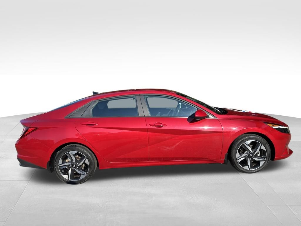 2023 Hyundai Elantra SEL photo 6