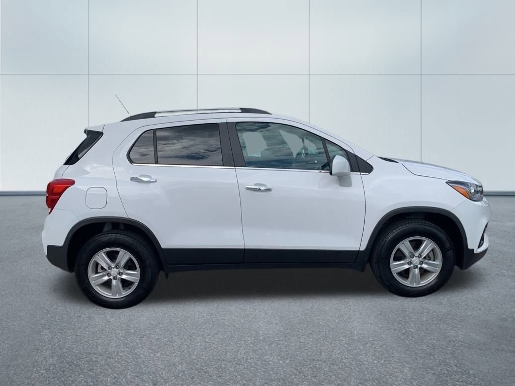 2020 Chevrolet Trax LT photo 2