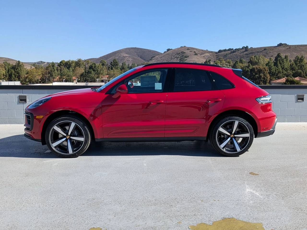 2026 Porsche Macan T photo 2